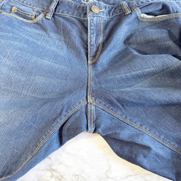 Ann Taylor LOFT Dark Wash Mid-Rise Curvy Bootcut Jeans - Picture 7 of 9